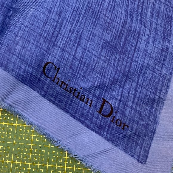 💙 HOST PICK 💙 VINTAGE Christian Dior silk scarf 30" x 30" - Picture 2 of 4